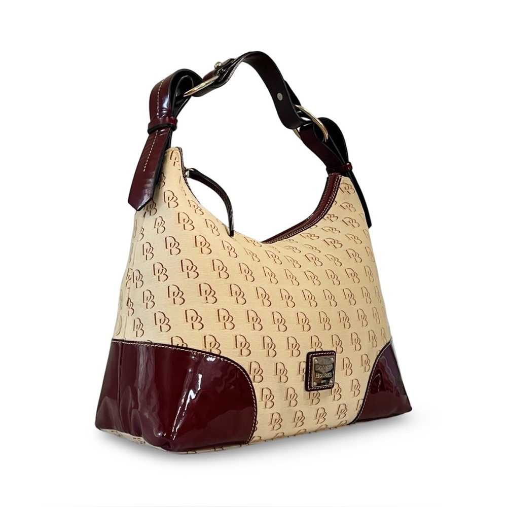 Dooney & Bourke XL NIKKI Signature Shoulder Handbag in Red Patent & Cream Canvas - Picture 3 of 10